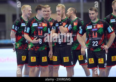 Team SC: Magnus Saugstrup (SC Magdeburg #23) (L), Manuel Zehnder (SC Magdeburg #8), Matthias Musche (SC Magdeburg #6), Lukas Mertens (SC Magdeburg #22) (vorne L-R), GER, MT Melsungen - SC Magdeburg, Handball, Testspiel, Probonio Handball Sommermaerchen, 25.08.2024, Foto: Eibner-Pressefoto - Roland Sippel Stockfoto