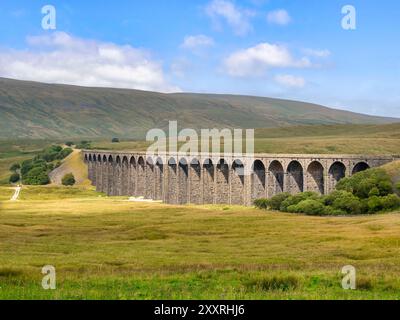 Ribblehead Viaduct, North Yorkshire, UK, Eisenbahnbrücke an der Siedlung nach Carlisle, gebaut zwischen 1869 und 1874, entworfen von John Sydney Crossley Stockfoto