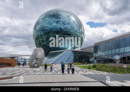 Astana, Kasachstan - 23. August 2024: Nur Alem, Zukunftsmuseum für Energie, erbaut für die Expo 2017 in Astana. Stockfoto