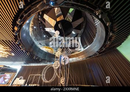 Astana, Kasachstan - 23. August 2024: Innenraum von nur Alem, zukünftiges Energiemuseum für die Expo 2017 in Astana. Stockfoto