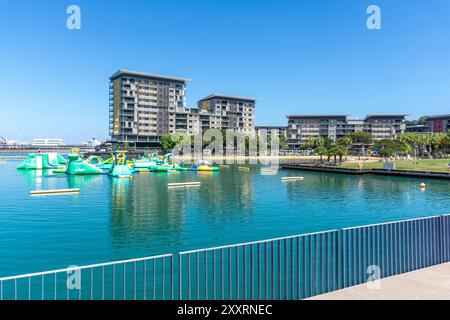 Aqua Park and Recreation Lagoon vom Convention Centre, Darwin Waterfront Precinct, City of Darwin, Northern Territory, Australien Stockfoto