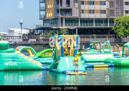 Aqua Park and Recreation Lagoon vom Convention Centre, Darwin Waterfront Precinct, City of Darwin, Northern Territory, Australien Stockfoto