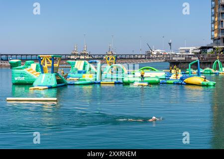 Aqua Park and Recreation Lagoon vom Convention Centre, Darwin Waterfront Precinct, City of Darwin, Northern Territory, Australien Stockfoto