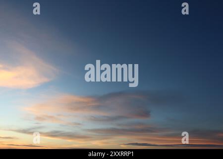 Himmel am Morgen vor Sonnenaufgang, das ist Licht, das von der Natur kommt. Stockfoto