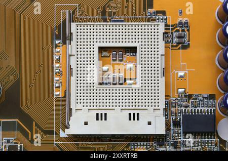 Leerer CPU-Sockel auf dem Hauptplatinenhintergrund für Design in Ihrem Arbeitscomputer-Konzept. Stockfoto