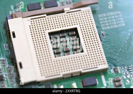 Leerer CPU-Sockel auf dem Hauptplatinenhintergrund für Design in Ihrem Arbeitscomputer-Konzept. Stockfoto