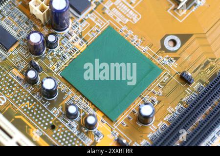 Leerer CPU-Sockel auf dem Hauptplatinenhintergrund für Design in Ihrem Arbeitscomputer-Konzept. Stockfoto