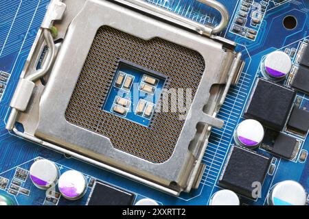 Leerer CPU-Sockel auf dem Hauptplatinenhintergrund für Design in Ihrem Arbeitscomputer-Konzept. Stockfoto