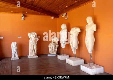 Selcuk, Izmir, Türkei - 5. Juli 2024: Das Archäologische Museum von Ephesus in Selcuk, Izmir, wo das Modell des Artemis-Tempels ausgestellt wird Stockfoto