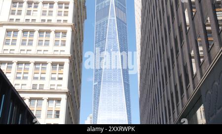 New York City Lower Manhattan, Downtown Financial District Architecture, USA. Ein World Trade Center Wolkenkratzer, Fulton Street, USA. Amerikanische Stadtszene. WTC Freedom Tower in NYC. Stockfoto