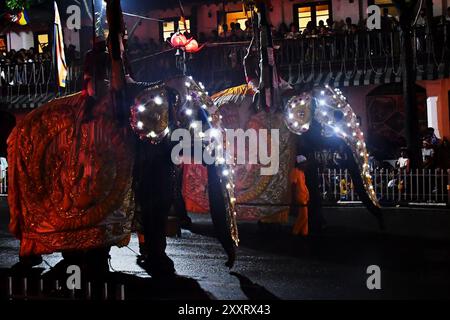 Die letzte große Prozession der Esala Perahera (Grand Randoli Prozession) in Kandy, Sri Lanka, 18. August 2024. (CTK Foto/Petr Svancara) Stockfoto