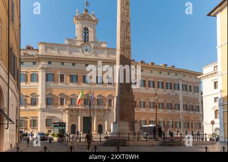 Piazza di Monte Citorio oder Piazza Montecitorio mit dem Obelisken von Montecitorio und dem Palazzo Montecitorio Stockfoto