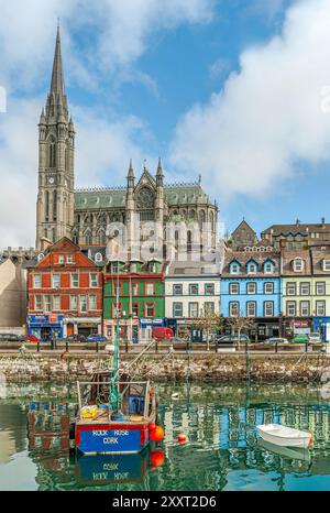 Uferpromenade und St Colemans Cathedral of Cobh, Cork, Irland Stockfoto