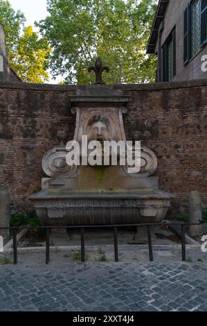 Fontana del Mascherone, altes Granit-Thermalbad in Via Giulia, Rom, Italien Stockfoto