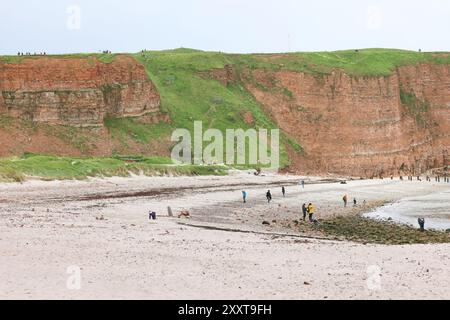 Farbige Sandsteinklippen mit Treppen vom Oberland ins Unterland, Deutschland, Schleswig-Holstein, Helgoland Stockfoto