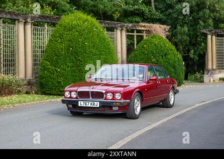 1994 90er Jahre Red Jaguar XJ6 3,2 S Auto Car Limousine Benzin 3239 ccm; Vintage, restaurierte klassische Motoren, Automobilsammler, Motorenfreunde, historische Veteranen in Stanley Park Blackpool, Großbritannien Stockfoto