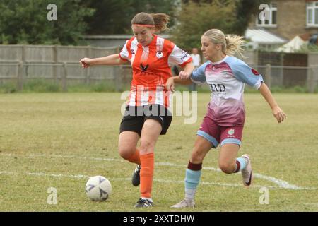 Ashford Town Middx FC Women gegen Chesham United FC Women FA Women's National League im RPS Stadium 25. August 2024 Stockfoto