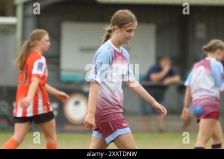 Ashford Town Middx FC Women gegen Chesham United FC Women FA Women's National League im RPS Stadium 25. August 2024 Stockfoto