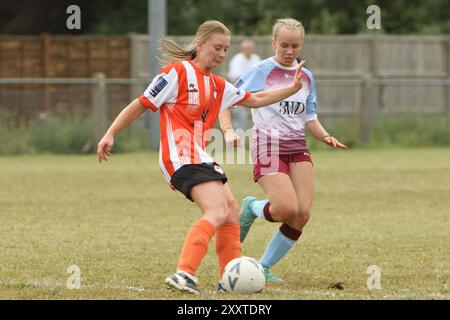 Ashford Town Middx FC Women gegen Chesham United FC Women FA Women's National League im RPS Stadium 25. August 2024 Stockfoto