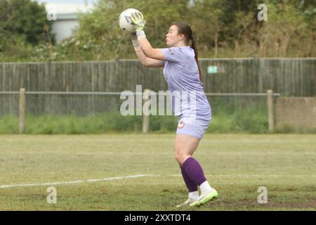 Ashford Town Middx FC Women gegen Chesham United FC Women FA Women's National League im RPS Stadium 25. August 2024 Stockfoto