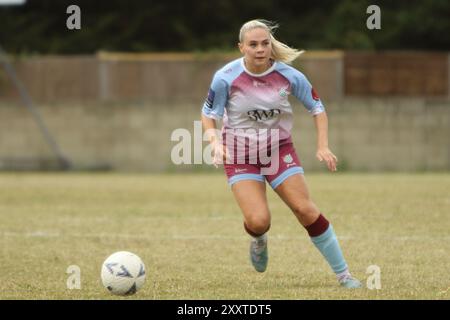 Ashford Town Middx FC Women gegen Chesham United FC Women FA Women's National League im RPS Stadium 25. August 2024 Stockfoto