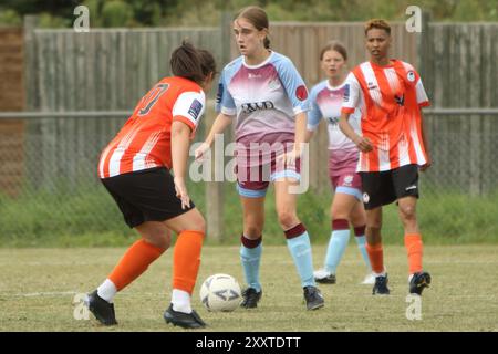 Ashford Town Middx FC Women gegen Chesham United FC Women FA Women's National League im RPS Stadium 25. August 2024 Stockfoto