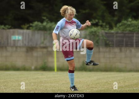 Ashford Town Middx FC Women gegen Chesham United FC Women FA Women's National League im RPS Stadium 25. August 2024 Stockfoto