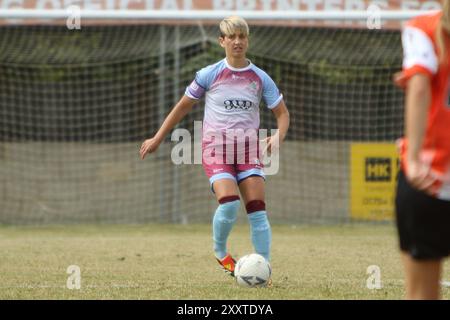 Ashford Town Middx FC Women gegen Chesham United FC Women FA Women's National League im RPS Stadium 25. August 2024 Stockfoto