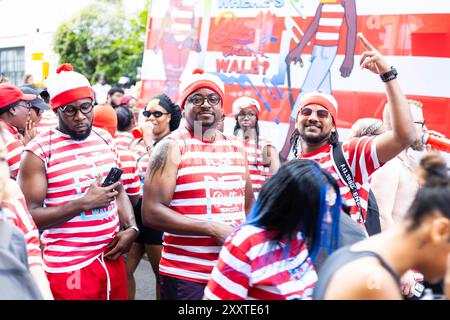 London, Großbritannien. August 2024. Am Notting Hill Carnival sind Paraden und Feiern in vollem Gange, bei denen über eine Million Menschen erwartet werden. Quelle: Sinai Noor/Alamy Live News Credit: Sinai Noor/Alamy Live News Stockfoto