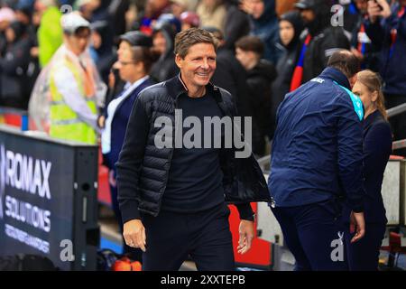 Crystal Palace Manager Oliver Glasner, der am 24. August 2024 während des Spiels Crystal Palace FC gegen West Ham United FC English Premier League im Selhurst Park, London, England, Großbritannien zu den Einbauten spaziert Stockfoto