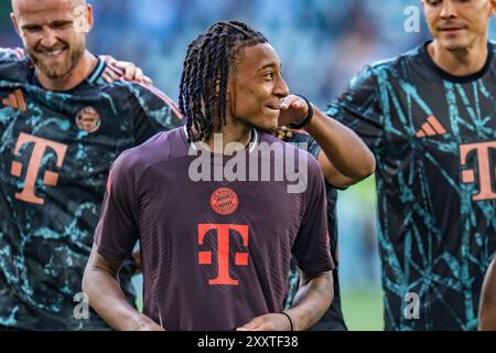 25.08.2024, VfL Wolfsburg vs. FC Bayern München, 1. Bundesliga, 1. Spieltag Michael Olise (FC Bayern München, 17) Wichtiger Hinweis: Gemaess den Vorgaben der DFL Deutsche Fussball Liga bzw. Des DFB Deutscher Fussball-Bund ist es untersagt, in dem Stadion und/oder vom Spiel angefertigte Fotoaufnahmen in Form von Sequenzbildern und/oder videoaehnlichen Fotostrecken zu verwerten Foto: Bahho Kara/Kirchner-Media Stockfoto