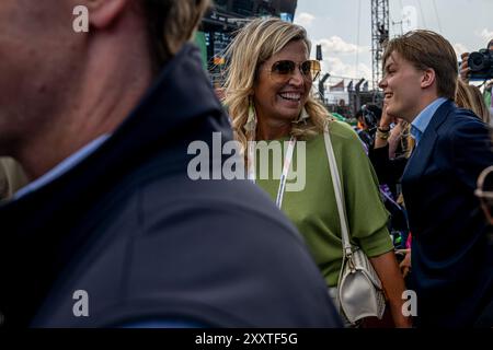 Zandvoort, Niederlande, 25. August 2024, Königin Máxima der Niederlande, Königin der Niederlande, Teilnahme am Renntag, 15. Runde der Formel-1-Meisterschaft 2024. Credit: Michael Potts/Alamy Live News Credit: Michael Potts/Alamy Live News Stockfoto