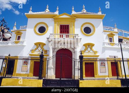 Fassade der Stierkampfarena La Maestranza. Sevilla, Spanien. Stockfoto