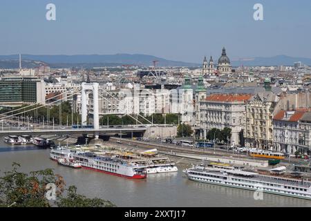 Ungarn, Budapest, Blick über die Altstadt von Budapest und die Donau mit Elisabeth Brücke vom Aussichtspunkt Zitadelle auf dem Gellert Hügel Foto © Stockfoto