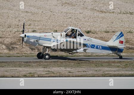 ESKISEHIR, TURKIYE - 17. SEPTEMBER 2023: Private Piper PA-25-260 Pawnee D (7656071) auf der Sivrihisar SHG Airshow Stockfoto