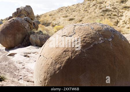 Blick auf die Felskugeln, Region Mangystau, Kasachstan. Das ist ein Riesenspaß Stockfoto