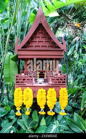Bangkok, Thailand, Südostasien, Asien. Jim Thompson House Museum. Eine kleine Nachbildung eines Schreins James H. W. Thompson, bekannt als Jim (Greenville, Delaw) Stockfoto