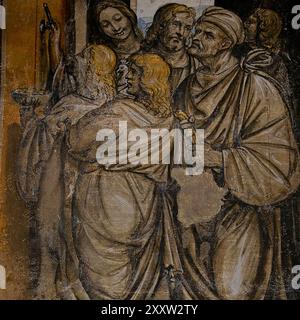 Reiche Männer und Frauen mit Bestechung warten darauf, einen Gerichtssaal zu betreten. Detail des Freskos von Giovanni Antonio Bazzi (1477–1549), bekannt zu seinen Lebzeiten als Il Sodoma, in der Loggia del Giudice (Loggia der Richter), Palazzo Comunale in San Gimignano, Toskana, Italien. Das komplette Fresko zeigt Sant'Ivo oder Saint Ives als jungen Richter, der den Armen Gerechtigkeit gewährt, während reiche Menschen mit Geschenken draußen warten. Stockfoto