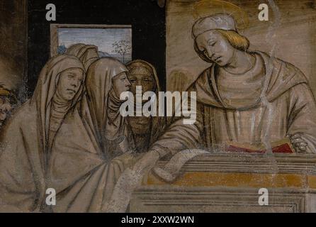 Nonnen appellieren an Sant’Ivo oder den Heiligen Ives um Gerechtigkeit. Genaues Detail des Freskos von Giovanni Antonio Bazzi (1477–1549), bekannt zu seinen Lebzeiten als Il Sodoma, in der Loggia del Giudice (Loggia der Richter), einem Säulengang im Innenhof des Palazzo Comunale in San Gimignano, Toskana, Italien. Der Heilige Ives diente als kirchlicher Richter und ist der schutzheilige der Anwälte. Stockfoto