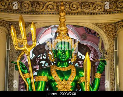 Bangkok, Samut Prakan, Thailand, Südostasien, Asien. Erawan Museum. Statue von Indra, indische Gottheit der alten vedischen Mythologie. Stockfoto