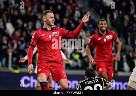 Torino, Italien. März 2024. Atalanta's Teun Koopmeiners feiert, nachdem er das Tor 1-0 für seine Mannschaft während des Fußballspiels der Serie A zwischen Juventus und Atalanta im Allianz-Stadion in Turin, Nordwesten Italiens, erzielte 2024. Sport - Fußball . (Foto: Marco Alpozzi/Lapresse) Credit: LaPresse/Alamy Live News Stockfoto