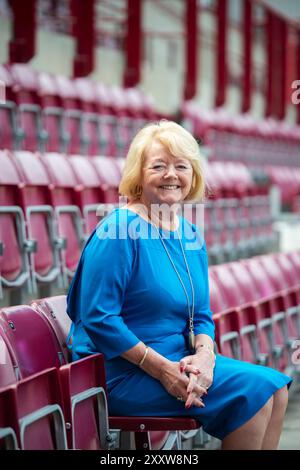 Porträts der schottischen Geschäftsfrau Ann Budge im Tynecastle Stadium, Edinburgh. Die Heimat des Heart of Midlothian Football Club, H Stockfoto