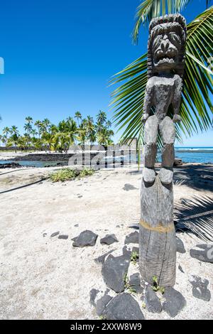 Holzschnitzerei im hawaiianischen Stil Pu uhonua O H naunau National Historical Park, Big Island, Hawaii Stockfoto