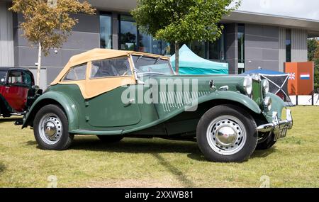 MG TD Midget Sportwagen, Lincolnshire Bomber Command Centre, Lincoln City, Lincolnshire, England, Großbritannien Stockfoto