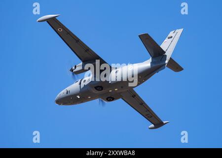 FAIRFORD / VEREINIGTES KÖNIGREICH - 12. JULI 2018: Die slowenische Luftwaffe ließ L-410UVP-E L4-01 Transportflugzeug Ankunft und Landung für RIAT Royal International A Stockfoto