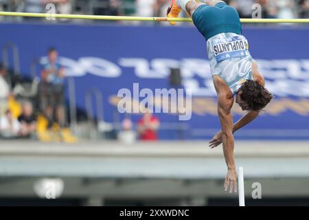 Chorzow, Polen. August 2024. Armand Duplantis of Sweden in Action – springt 2,26 m und bricht den StabVault-Weltrekord während der Wanda Diamond League 2024 Pole Vault Men im Schlesischen Stadion. Quelle: SOPA Images Limited/Alamy Live News Stockfoto