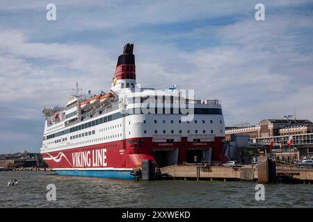 Die Kreuzfahrtfähre M/S Gabriella von der Reederei Viking Line liegt in Katajanokan laituri im Stadtteil Katajanokka in Helsinki, Finnland Stockfoto