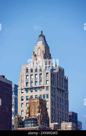 River House, eine luxuriöse Wohnkooperative in der 435 East 52nd Street mit Blick auf den East River im Midtown East von Manhattan. Stockfoto