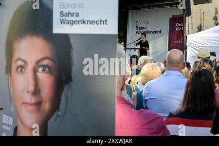 Jena, Deutschland. August 2024. Sahra Wagenknecht, Bundesvorsitzende der Sahra Wagenknecht Alliance (BSW), spricht bei einer Wahlkampagne. Die Landtagswahl in Thüringen findet am 1. September 2024 statt. Quelle: Hannes P. Albert/dpa/Alamy Live News Stockfoto