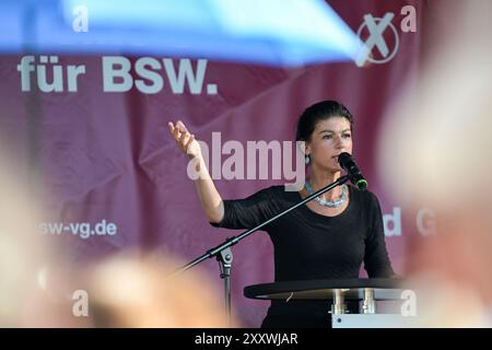 Jena, Deutschland. August 2024. Sahra Wagenknecht, Bundesvorsitzende der Sahra Wagenknecht Alliance (BSW), spricht bei einer Wahlkampagne. Die Landtagswahl in Thüringen findet am 1. September 2024 statt. Quelle: Hannes P. Albert/dpa/Alamy Live News Stockfoto